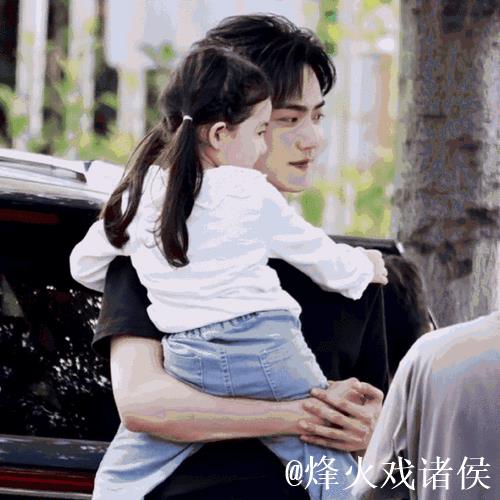 周柯宇与小侄女互动跳科目三视频引发关注 周柯宇与小侄女互动跳科目三视频引发关注