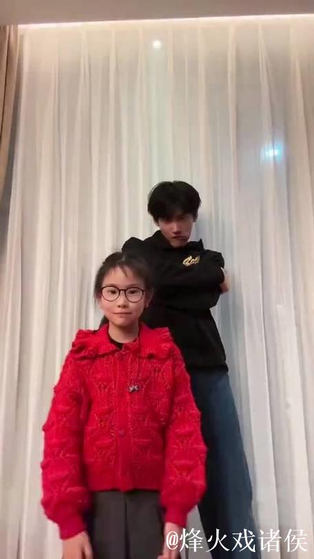 周柯宇与小侄女互动跳科目三视频引发关注 周柯宇与小侄女互动跳科目三视频引发关注